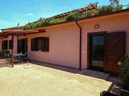 Enticing Farmhouse in Montalto di Castro near Sea