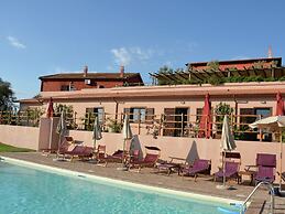 Enticing Farmhouse in Montalto di Castro near Sea