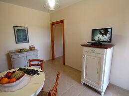 Enticing Farmhouse in Montalto di Castro near Sea