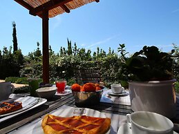 Enticing Farmhouse in Montalto di Castro near Sea