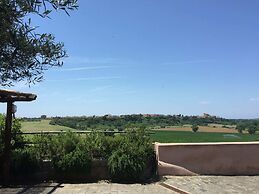 Enticing Farmhouse in Montalto di Castro near Sea