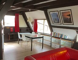 Quaint Chalet in Petithan With Roofed Pool