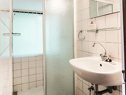 Quaint Chalet in Petithan With Roofed Pool