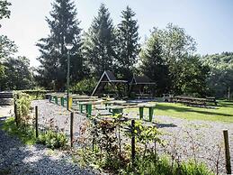 Quaint Chalet in Petithan With Roofed Pool