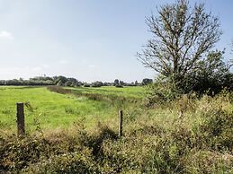 Quaint Chalet in Petithan With Roofed Pool