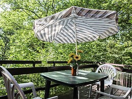 Quaint Chalet in Petithan With Roofed Pool