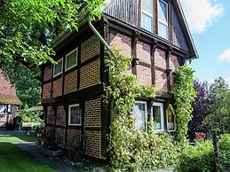 Heritage Holiday Home in Wienhausen near River