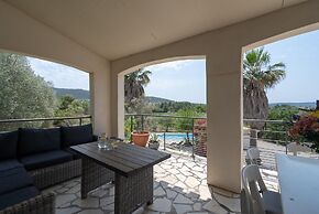 Modern Villa With Heated Pool
