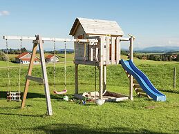 Schones Bauernhaus im Allgau mit Alpenblick