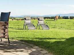 Schones Bauernhaus im Allgau mit Alpenblick