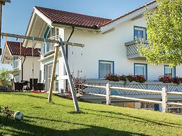 Schones Bauernhaus im Allgau mit Alpenblick