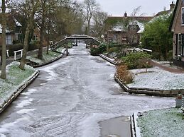 Modern Lodge in Centre of Giethoorn