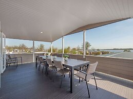 Modern Lodge in Centre of Giethoorn