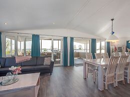 Modern Lodge in Centre of Giethoorn