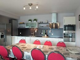 Luxury Villa in Stavelot with Hot Tub