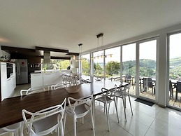 Luxury Villa in Stavelot with Hot Tub