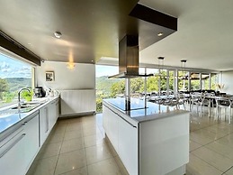 Luxury Villa in Stavelot with Hot Tub