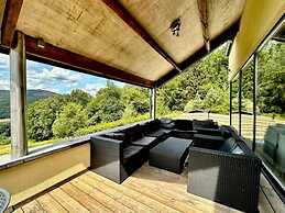 Luxury Villa in Stavelot with Hot Tub