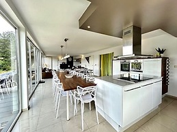 Luxury Villa in Stavelot with Hot Tub