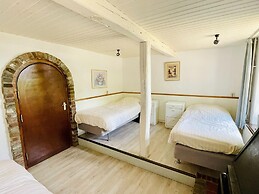 Farmhouse in Sint Joost With Pool & BBQ