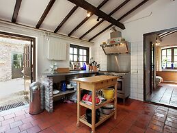 Farmhouse in Sint Joost With Pool & BBQ