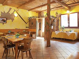 Cozy Cottage in Portomaggiore near Lake