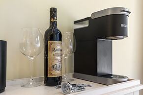 Luxurious Private Suites in Downtown Charleston