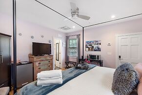 Luxurious Private Suites in Downtown Charleston