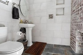 Luxurious Private Suites in Downtown Charleston