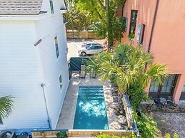 Luxurious Private Suites in Downtown Charleston