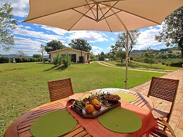 Farmhouse With Swimming Pool in Montelabbate