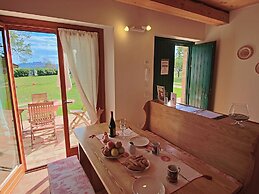 Farmhouse With Swimming Pool in Montelabbate