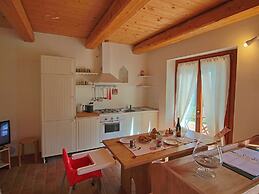 Farmhouse With Swimming Pool in Montelabbate