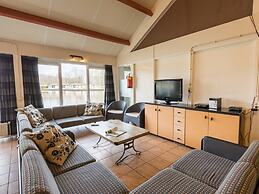 Well Furnished Home for Groups with Dishwasher near Water