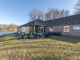 Well Furnished Home for Groups with Dishwasher near Water