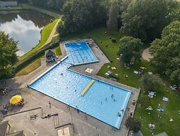 Well Furnished Home for Groups with Dishwasher near Water