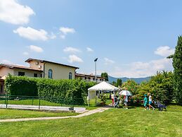Agriturismo with Pool near Golf Course & Salò