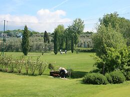 Agriturismo with Pool near Golf Course & Salò