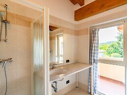 Agriturismo with Pool near Golf Course & Salò