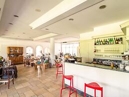 Agriturismo with Pool near Golf Course & Salò