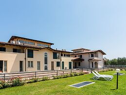 Agriturismo with Pool near Golf Course & Salò