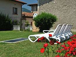 Agriturismo with Pool near Golf Course & Salò