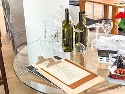 Agriturismo with Pool near Golf Course & Salò