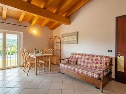 Agriturismo with Pool near Golf Course & Salò