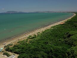 Scenic Holiday Home in Giannella near Beach