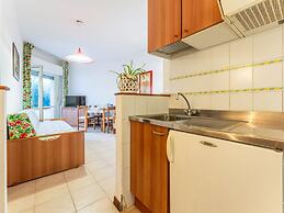 Scenic Holiday Home in Giannella near Beach