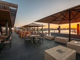 Modern Lodge With Combi Microwave