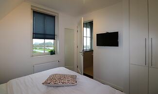 Lakeside Villa With Terrace