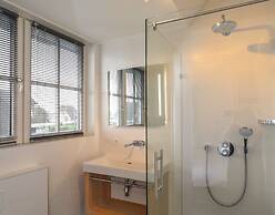 Lakeside Villa With Terrace