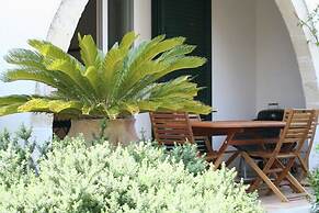 Apartment in Salento With Sea View & Pool